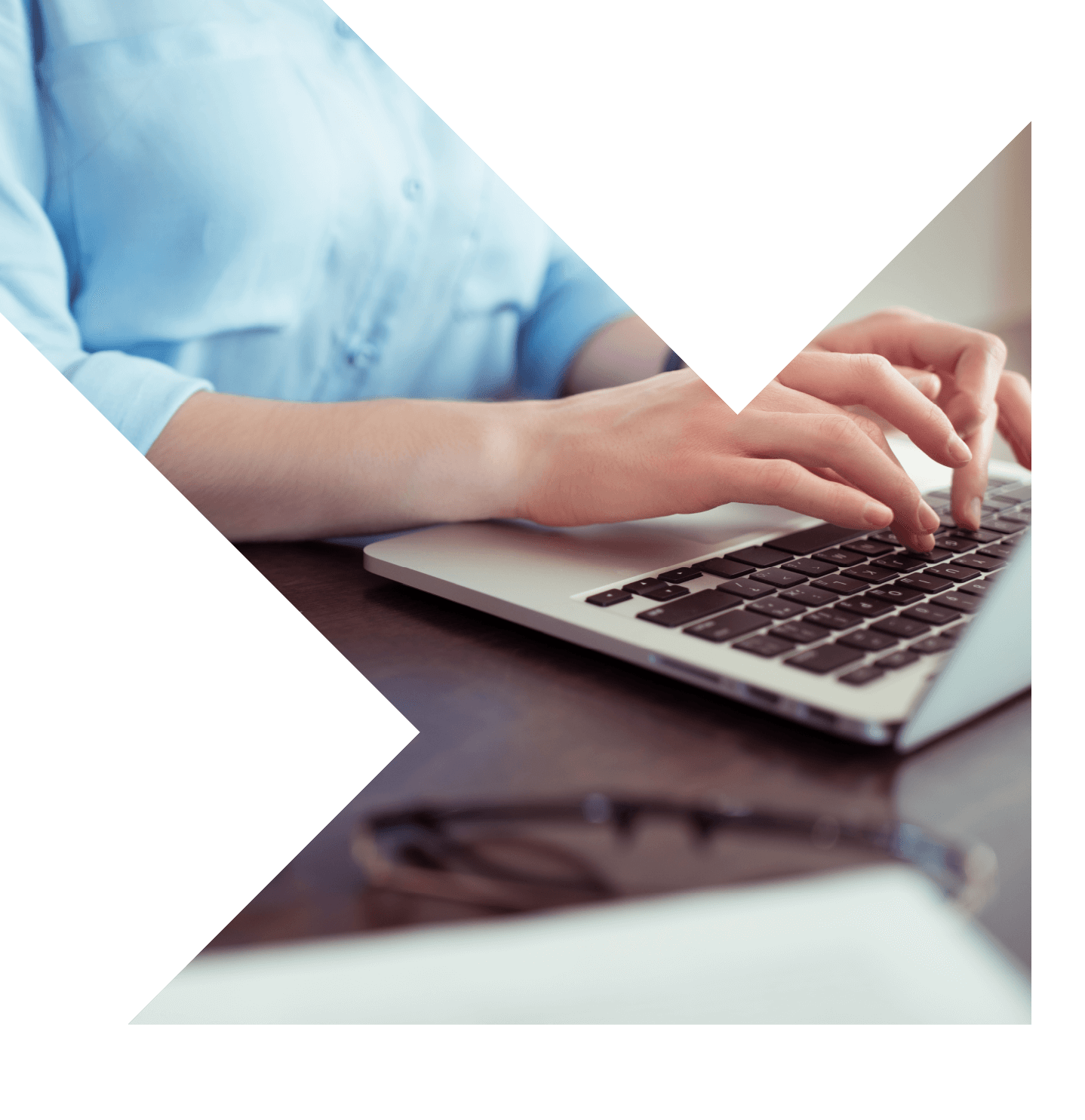 a man typing on a laptop